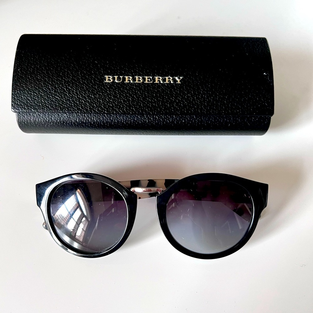 Authentic used Woman Burberry Sunglasses